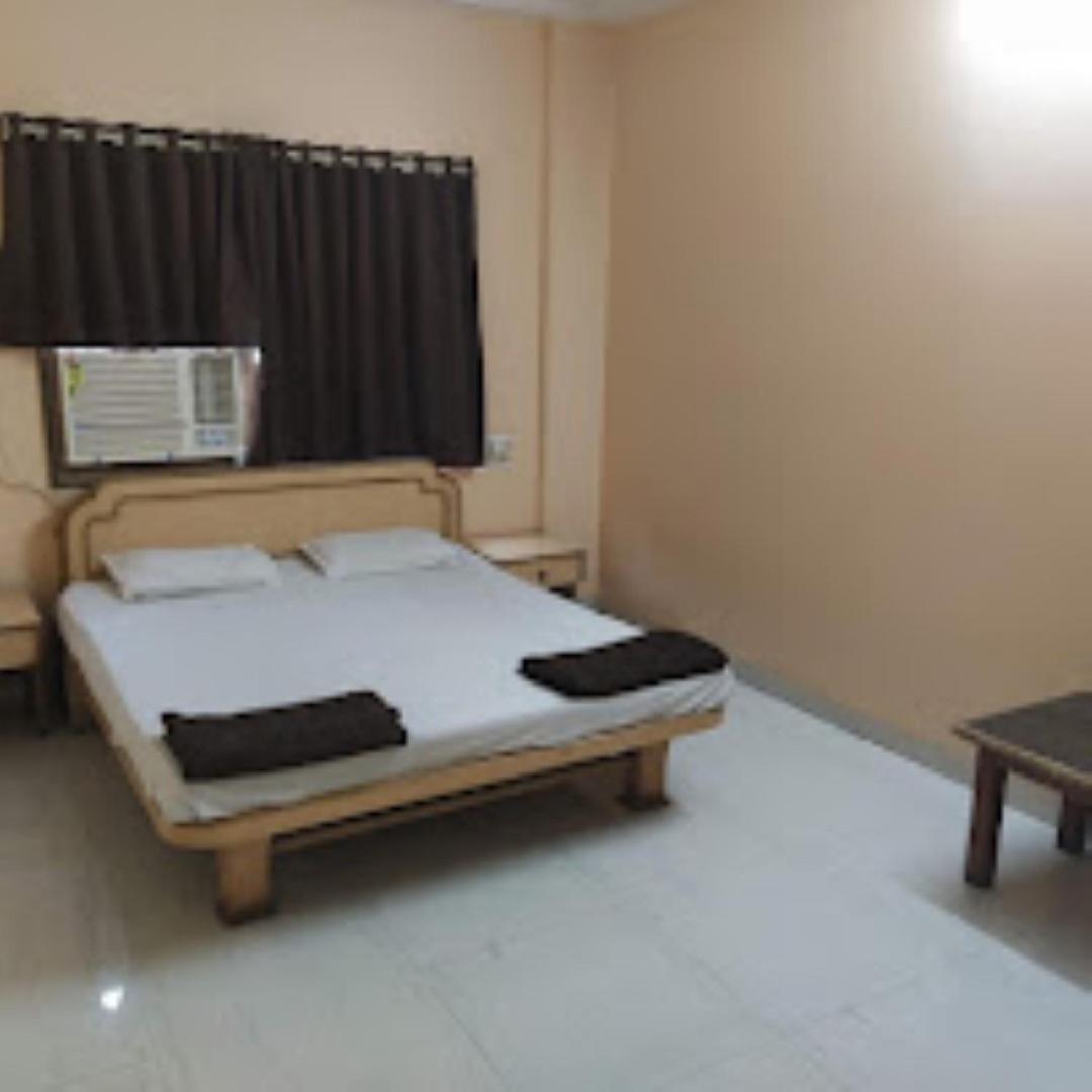 Hotel Pritam Palace , Dhule Bagian luar foto
