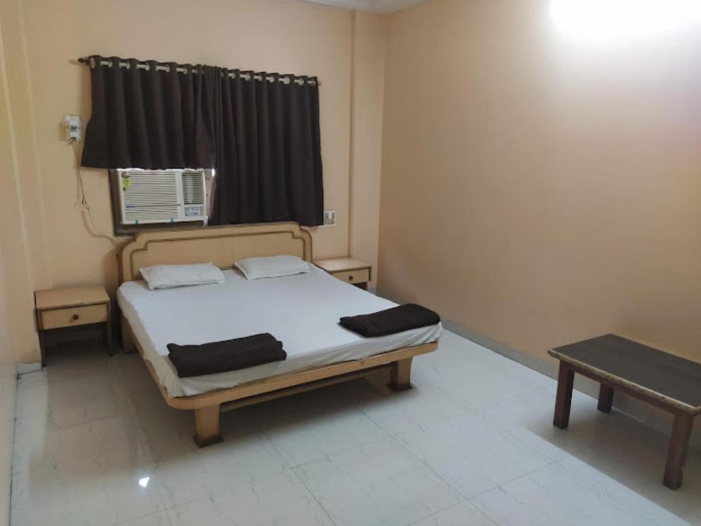 Hotel Pritam Palace , Dhule Bagian luar foto